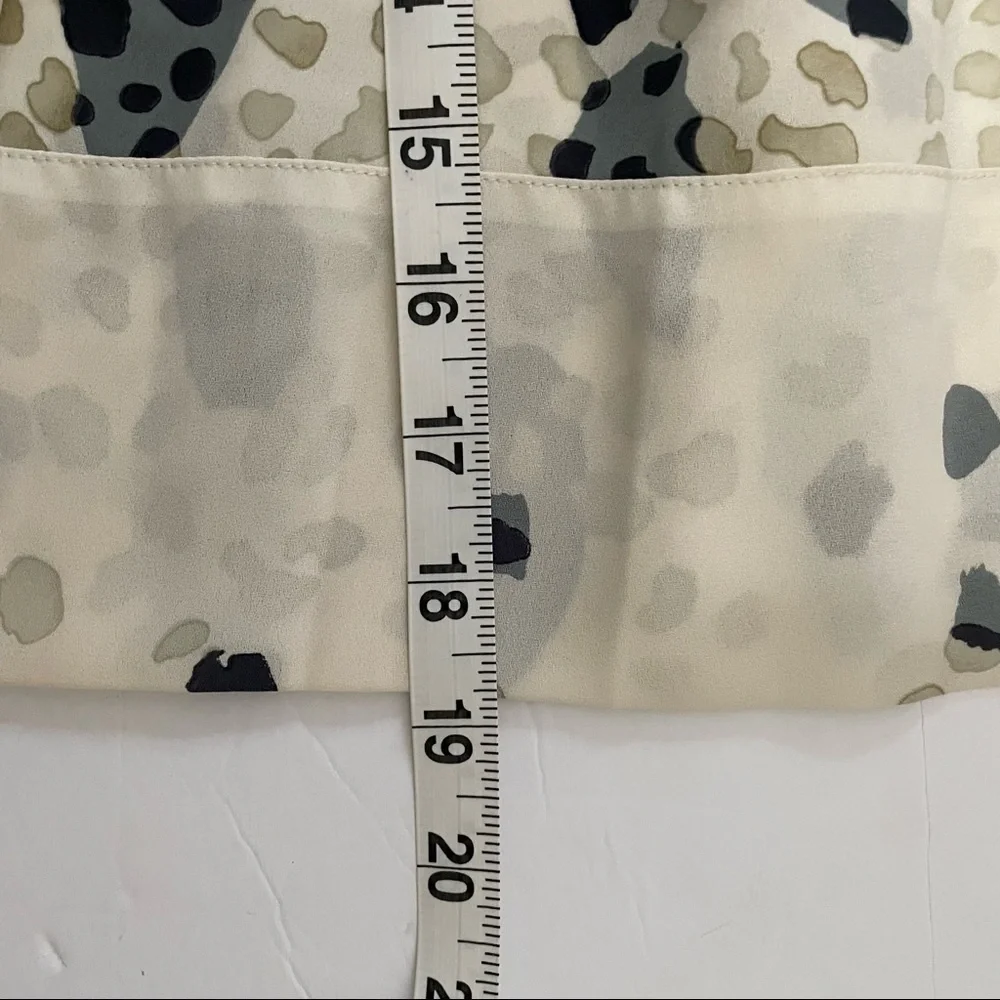 CAbi Skin Print Bella Skirt Style 401 Size‎ Small Animal Print Cream Gray